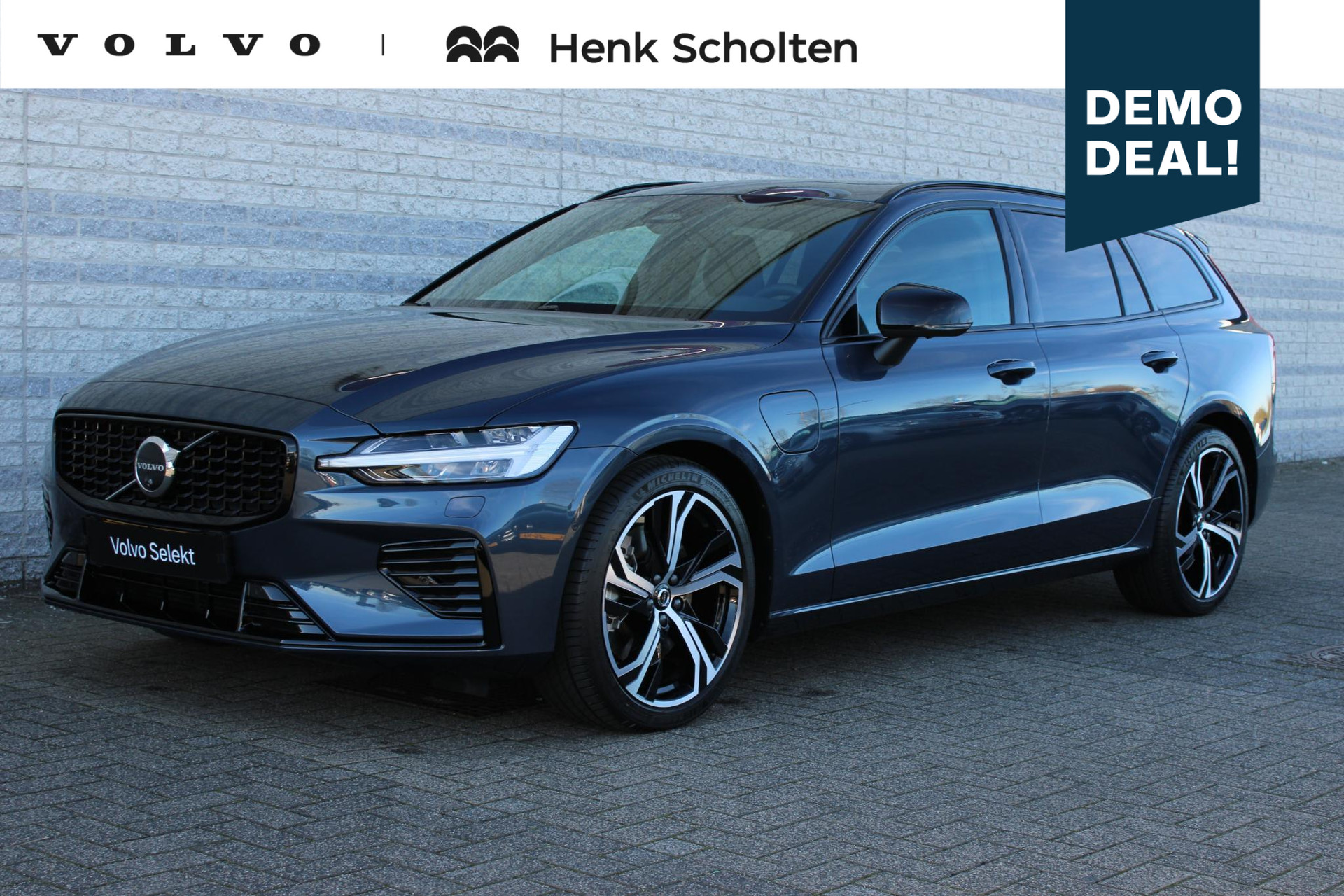Volvo V60 2.0 T6 Plug-in hybrid AWD Ultra Dark
