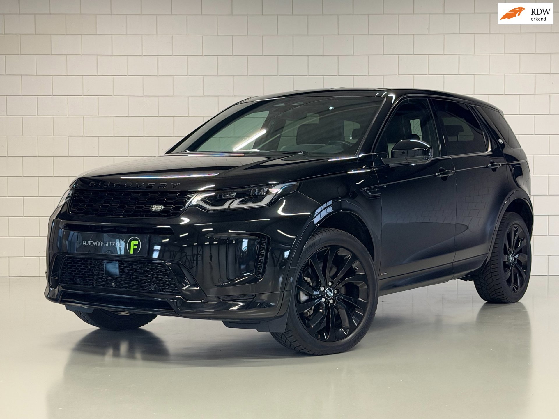 Land Rover DISCOVERY SPORT P300e 1.5 HSE R-DYNAMIC BLACK PACK | TREKHAAK | LEDER | 360 CAMERA | HEAD-UP | 20 INCH
