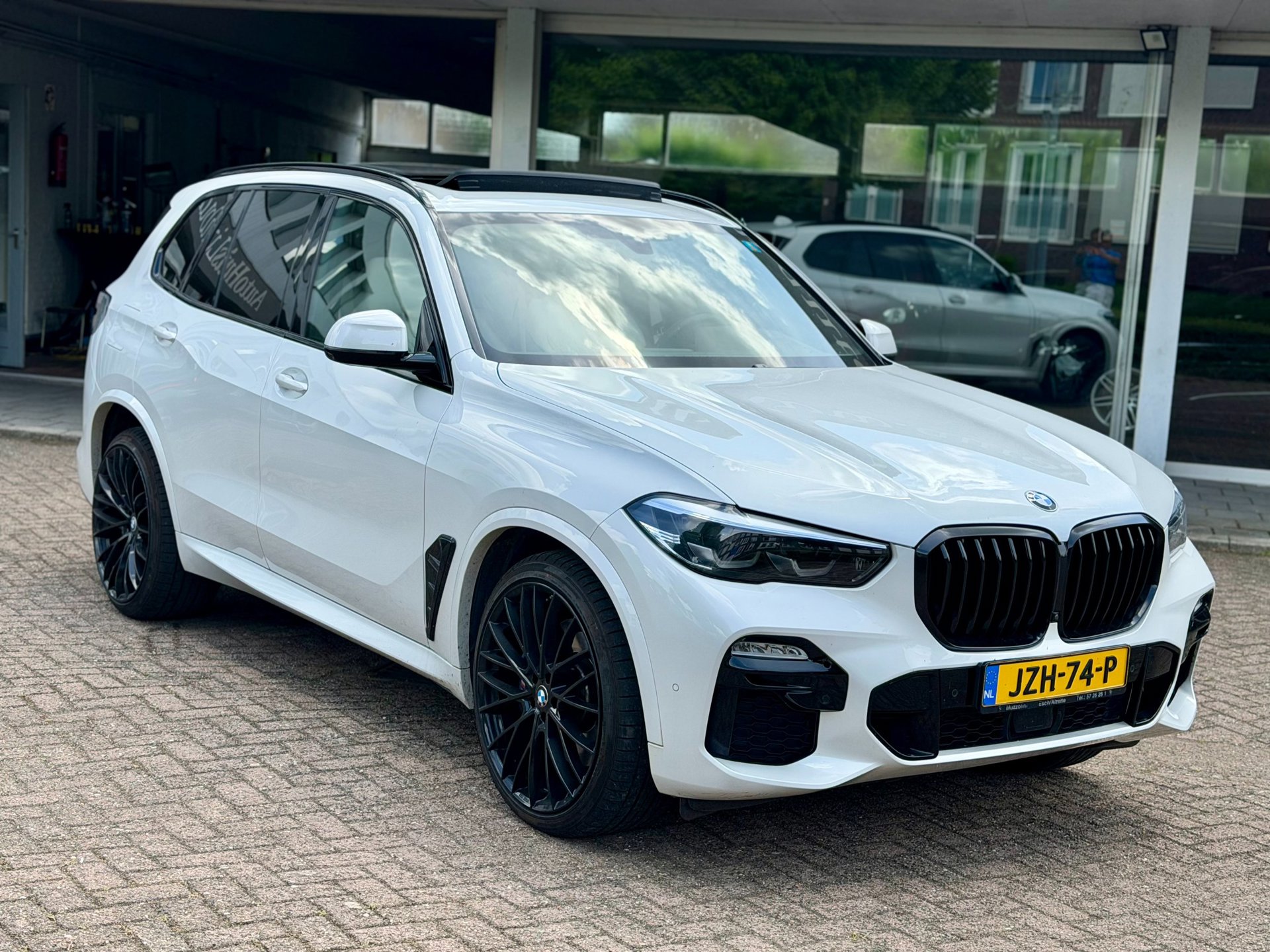 BMW X5 XDrive45e High Executive|SkyLounge|Luchtvering|Wit Leer|Harman-Kardon|CarPlay|Pano|Camera