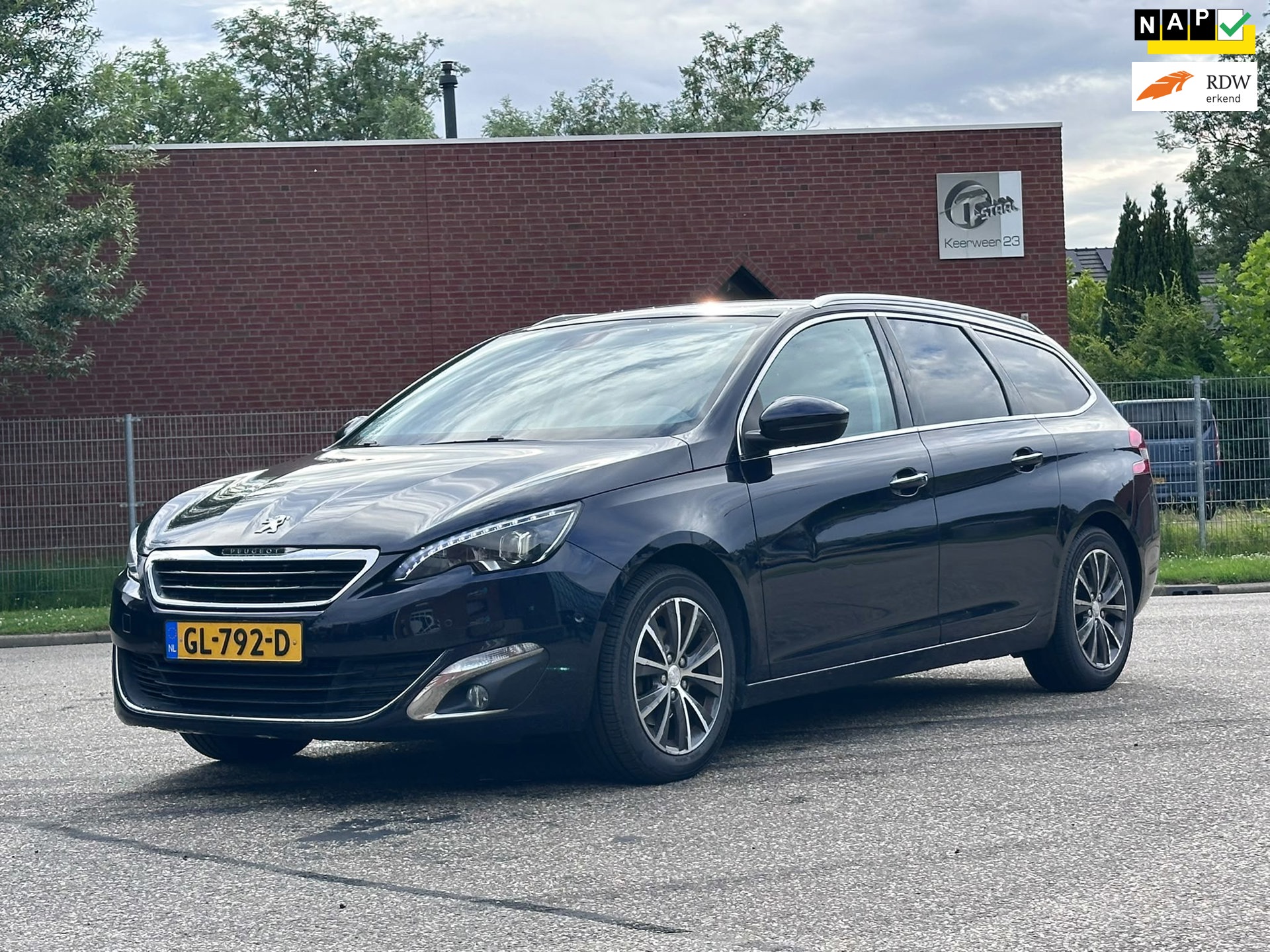 Peugeot 308 SW 1.2 e-THP Allure Automaat*Achteruit camera*Pano*Navigatie*Cruise*Clima*NAP*Trekhaak*