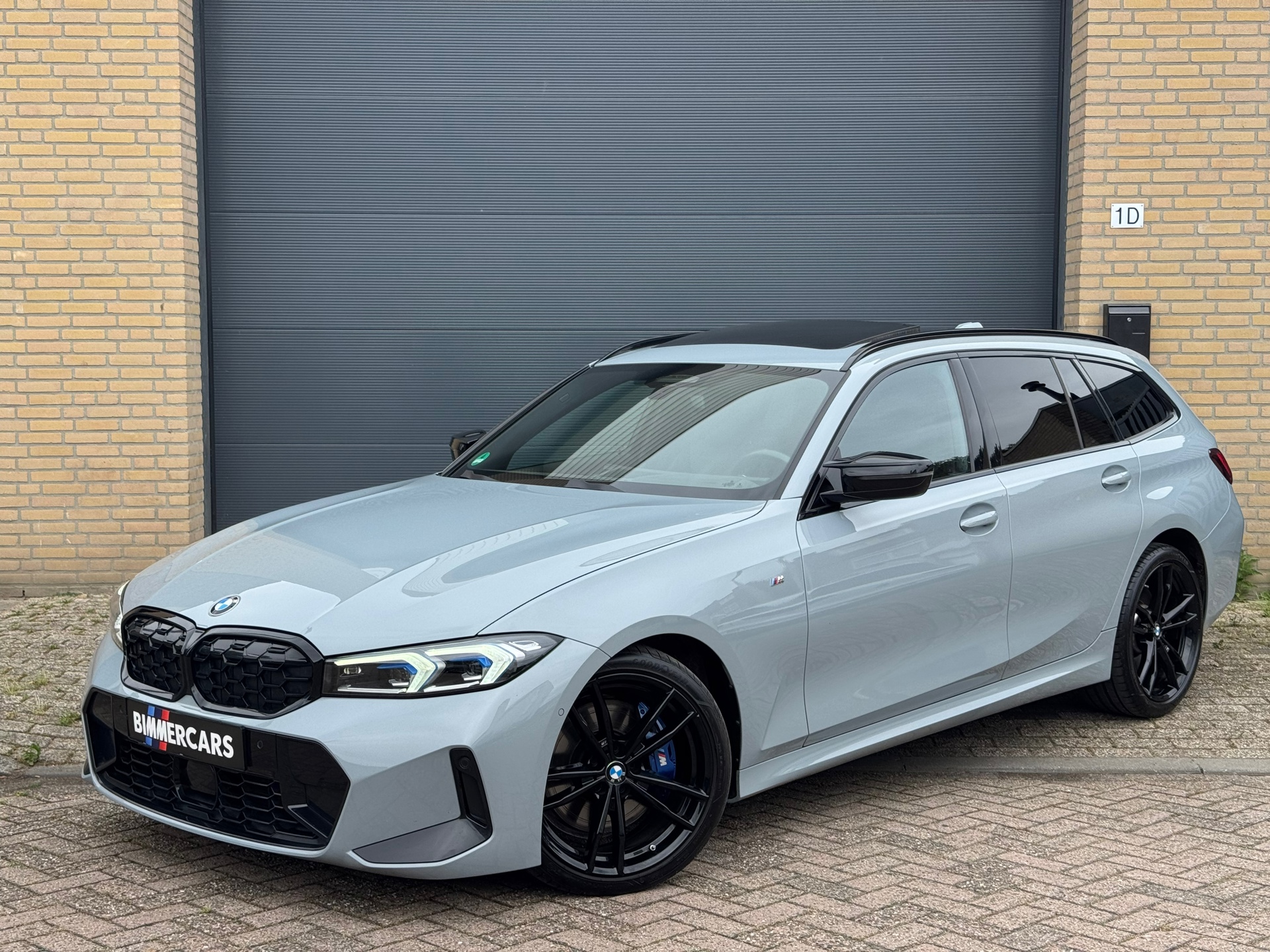 BMW 3-serie Touring M340i xDrive LCI Brooklyn Grijs|Pano|HK|LED|DRIVE+