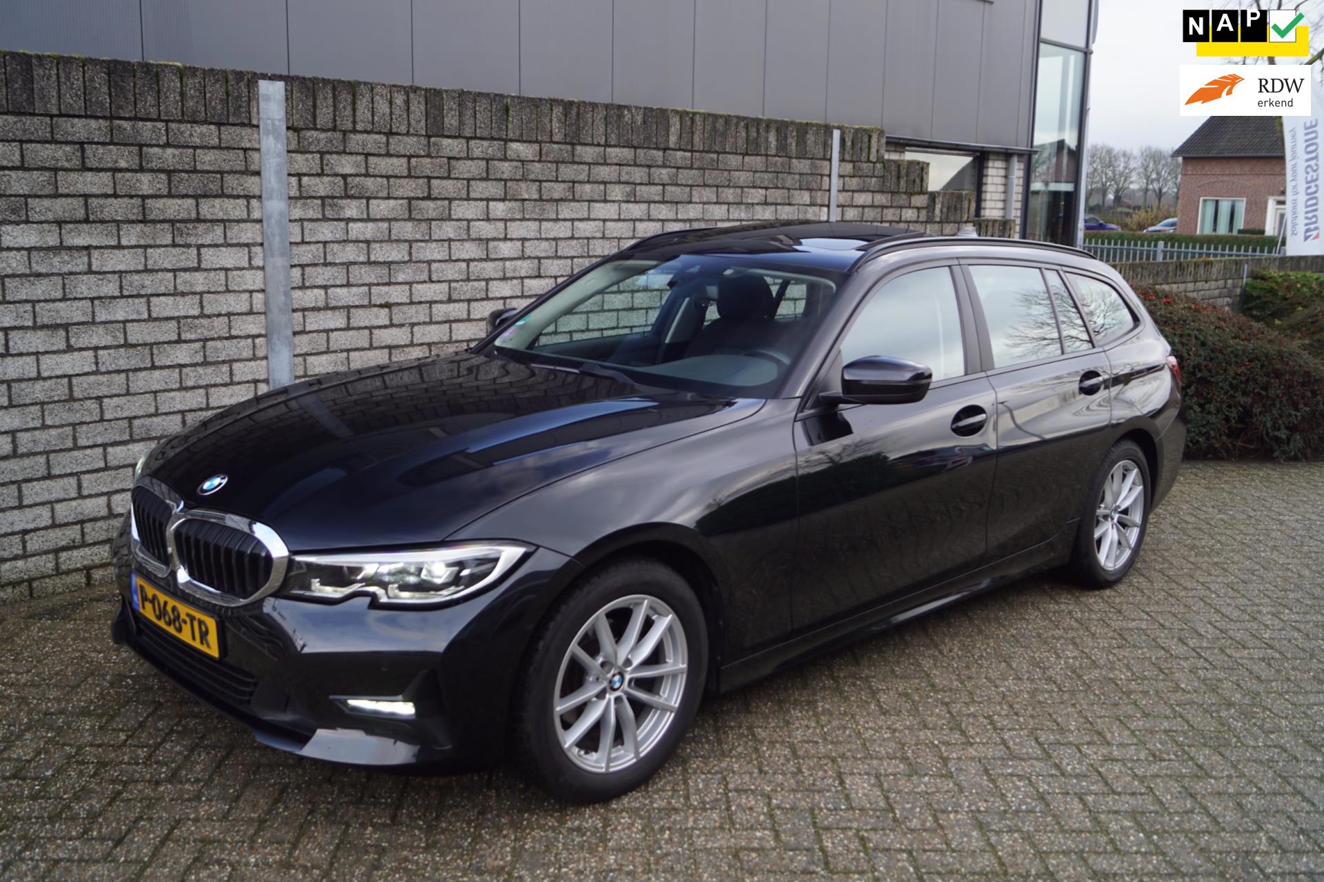 BMW 3-serie Touring 318i Business Edition Autom 156PK 4 Cilinder Panodak Navi Camera Clima Stoelverw 2x PDC LMV Trekh ENZ.