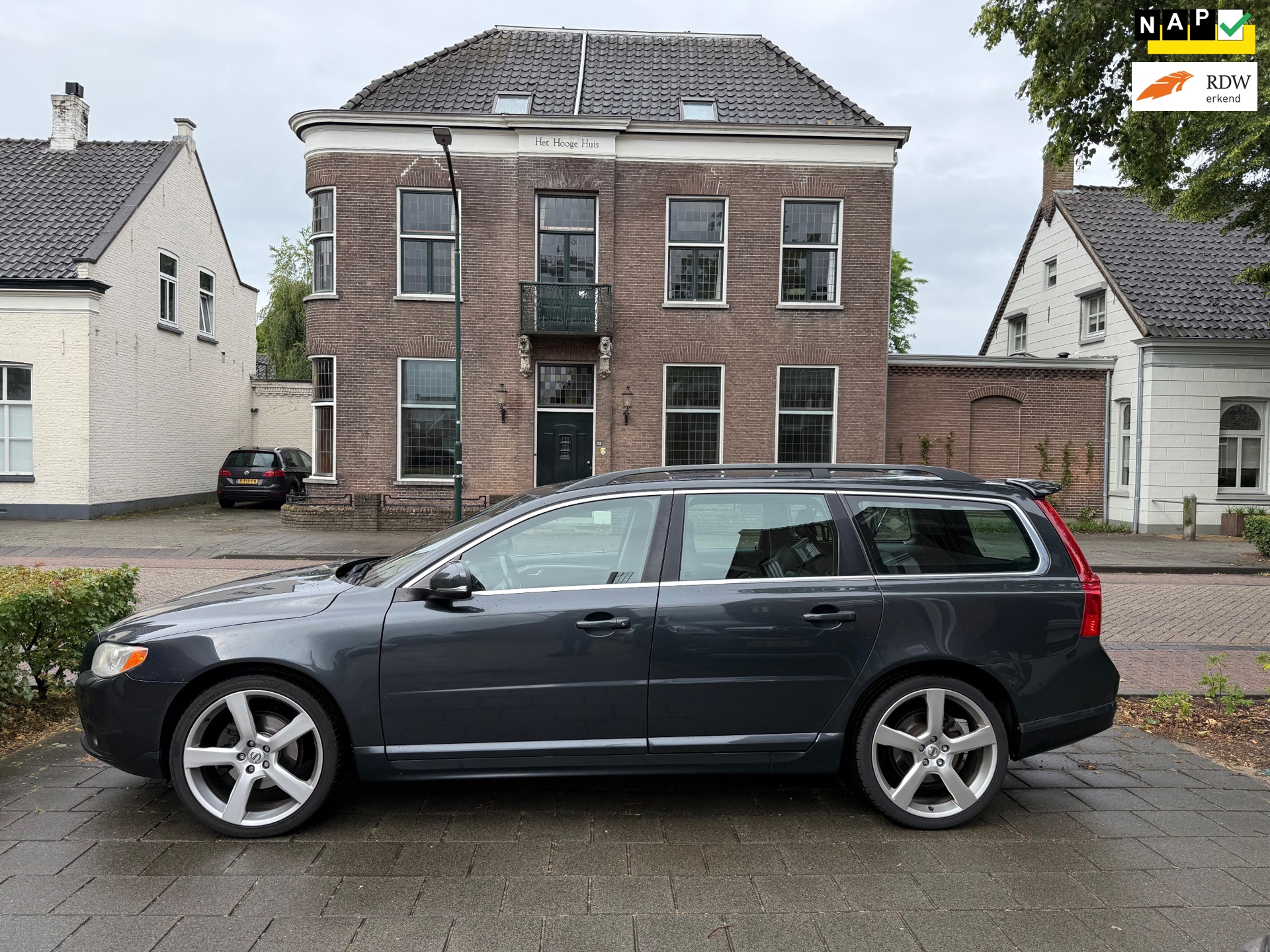 Volvo V70 1.6 T4 Limited Edition AUTOMAAT LEER DEALER ONDERHOUDEN