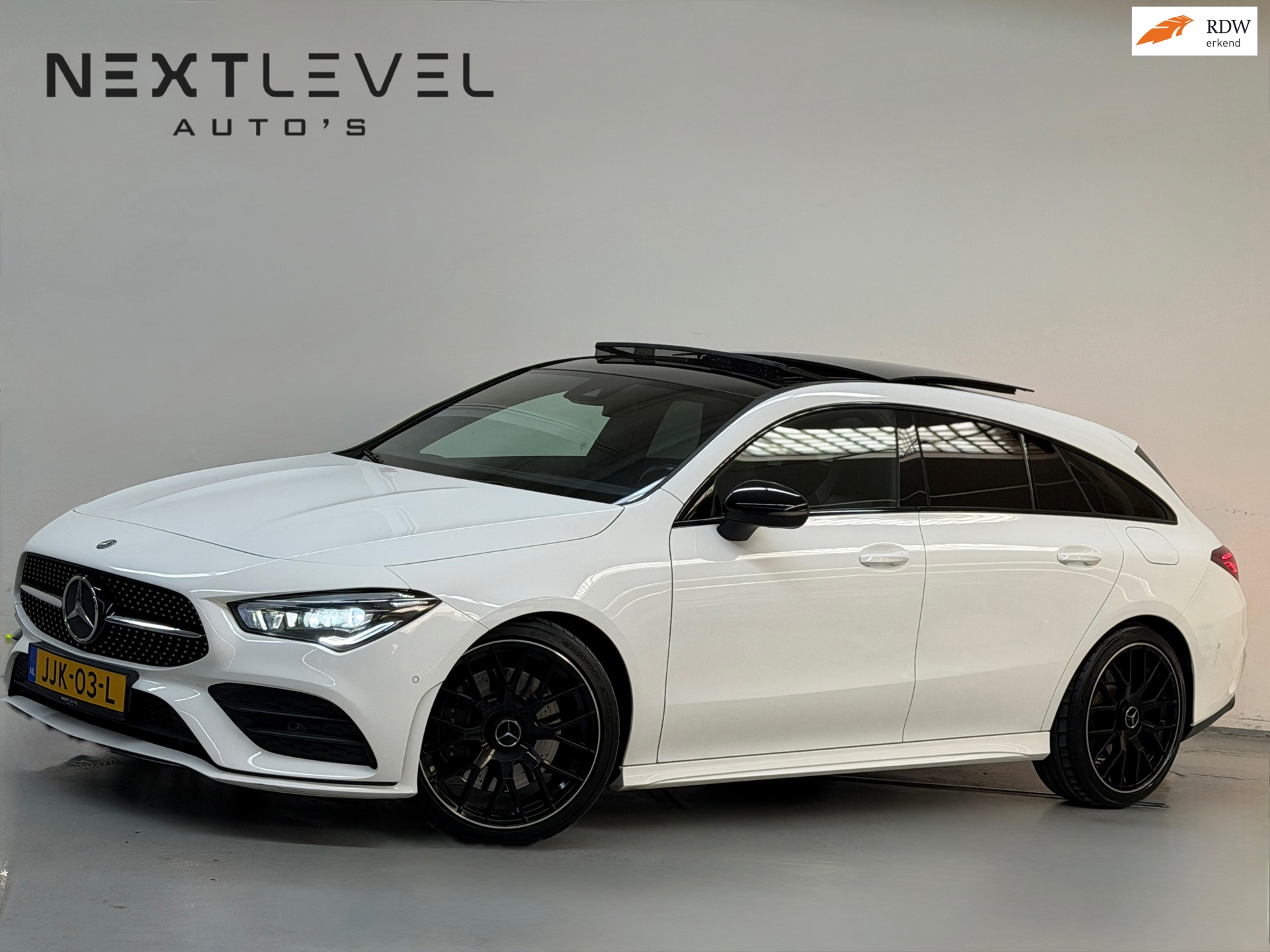 Mercedes-Benz CLA-klasse Shooting Brake 250 Premium AMG PANO SFEERVERLICHTING 224PK