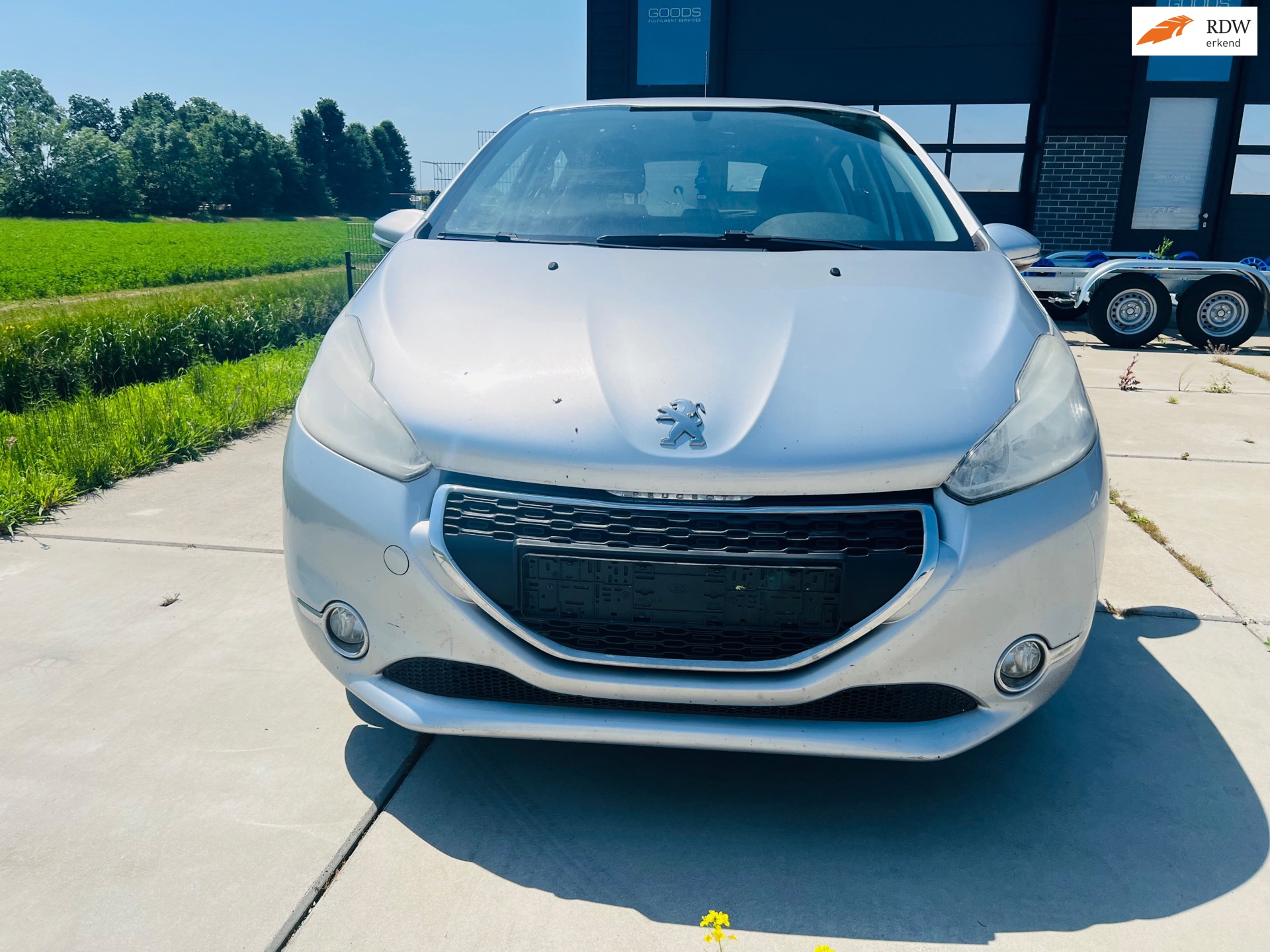 Peugeot 208 1.2 VTi Blue Lease Rijdbaarmotorstoring en lichte zij schade