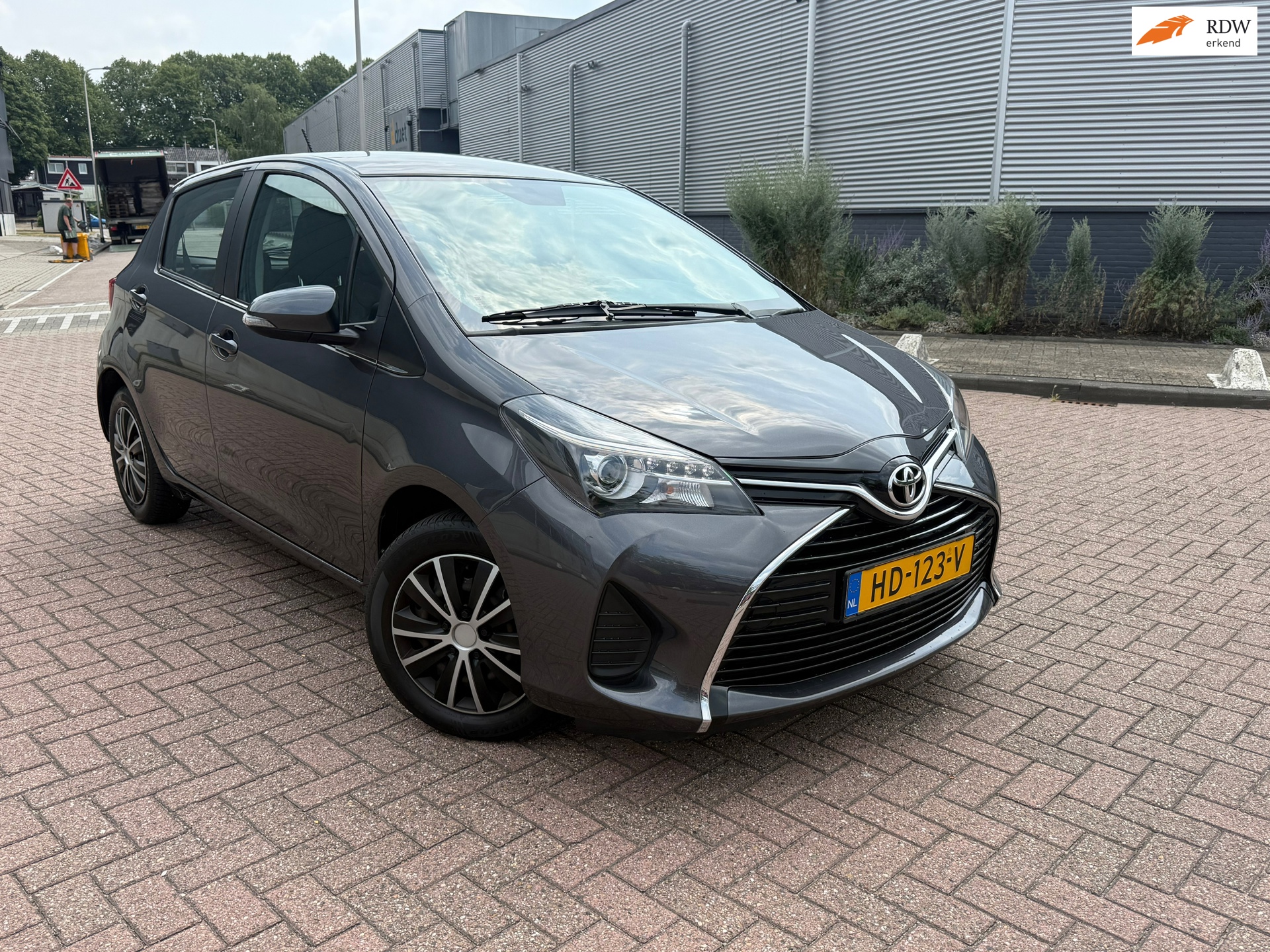 Toyota Yaris 1.3 VVT-i Style CLIMA Camera 5DR NEW APK