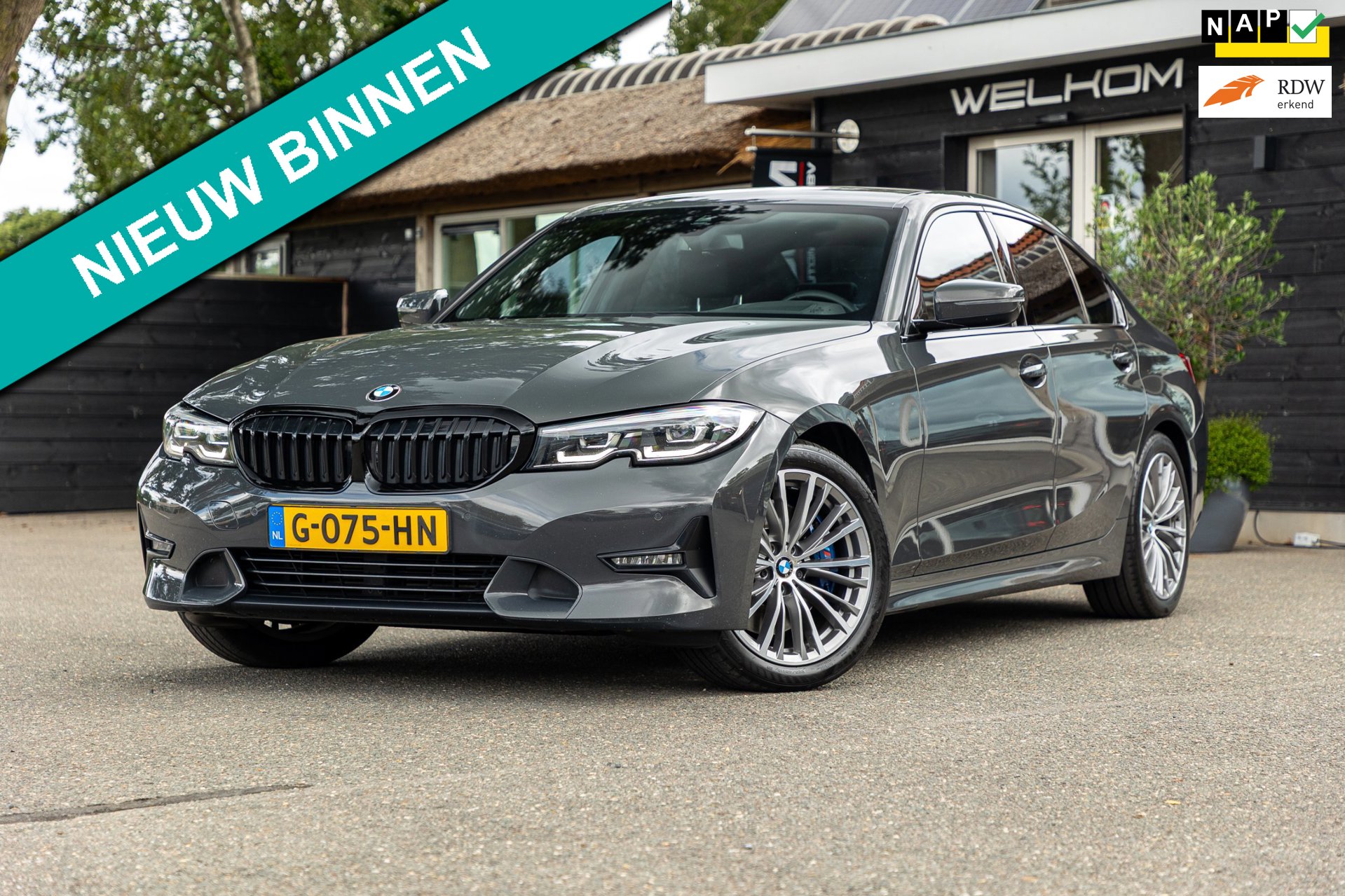 BMW 3-serie 318d 190 PK High Executive Edition Dravitgrau metallic I Leder I Led I HiFi I Head Up I Sportstoelen I NL Auto I NAP