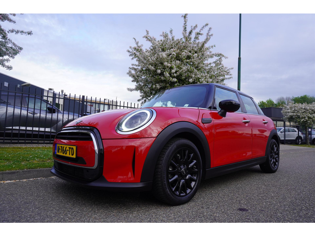 MINI Mini 5-Deurs (f55) 1.5 136pk Cooper Buss Edit Clima Xenon Sportst Multi Media Groot