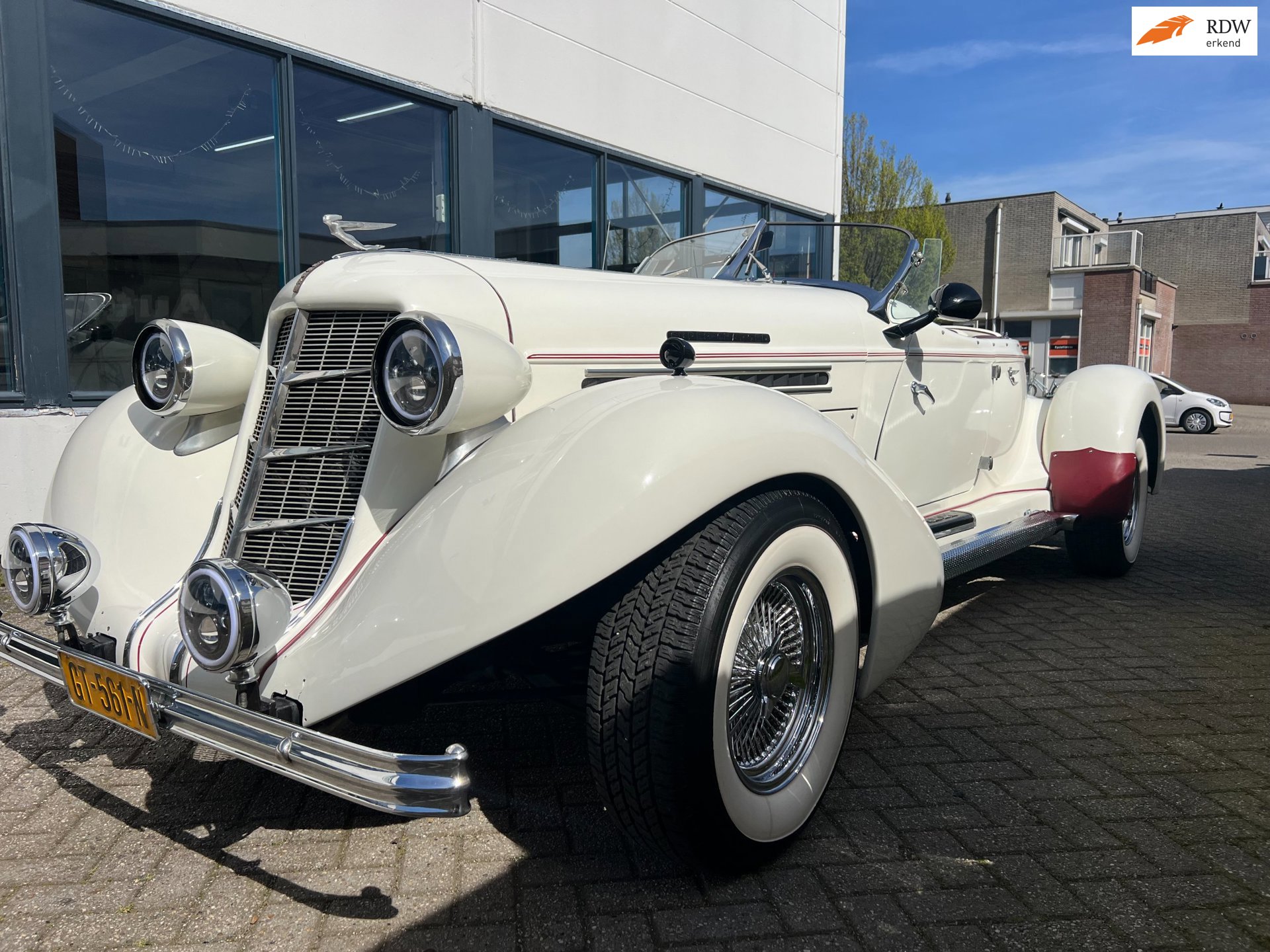 Auburn AUBURN PHAETON WIT 4 PERSOONS
