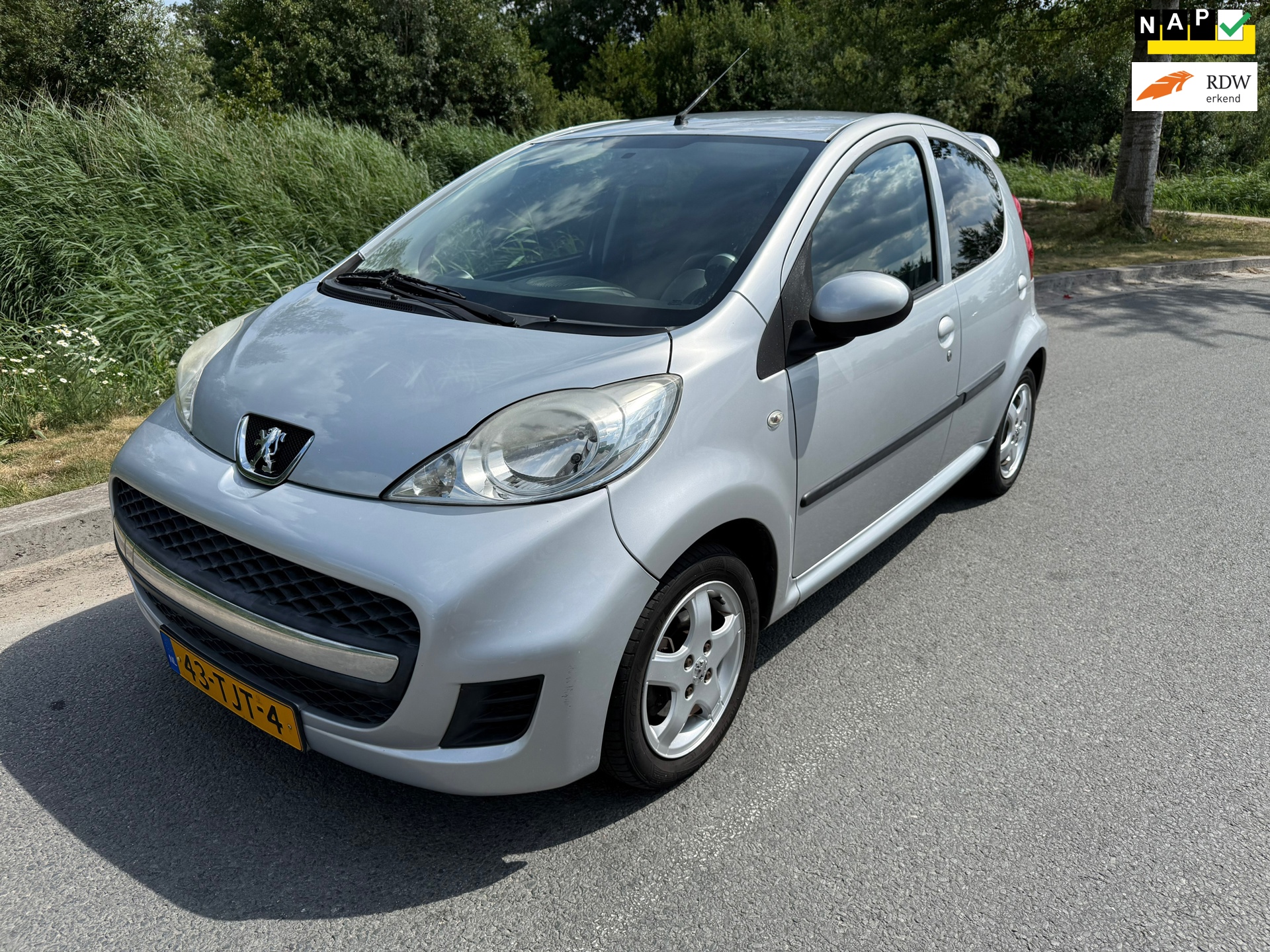 Peugeot 107 1.0-12V Black & Silver SPORT/5 DEURS/HALF LEDER/AIRCO/SPORT VELGEN/LEUKE AUTO INRUIL MOGELIJK.