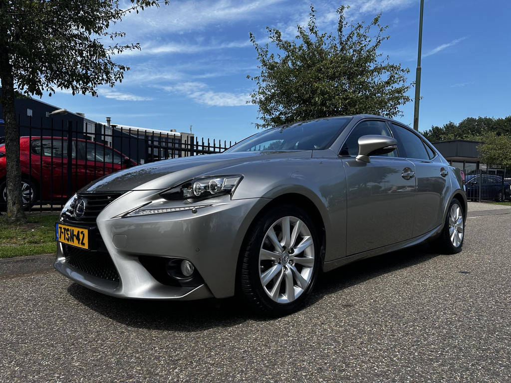 Lexus IS 300h Hybrid 181pk First Edition Navigatie Parkeer Camera