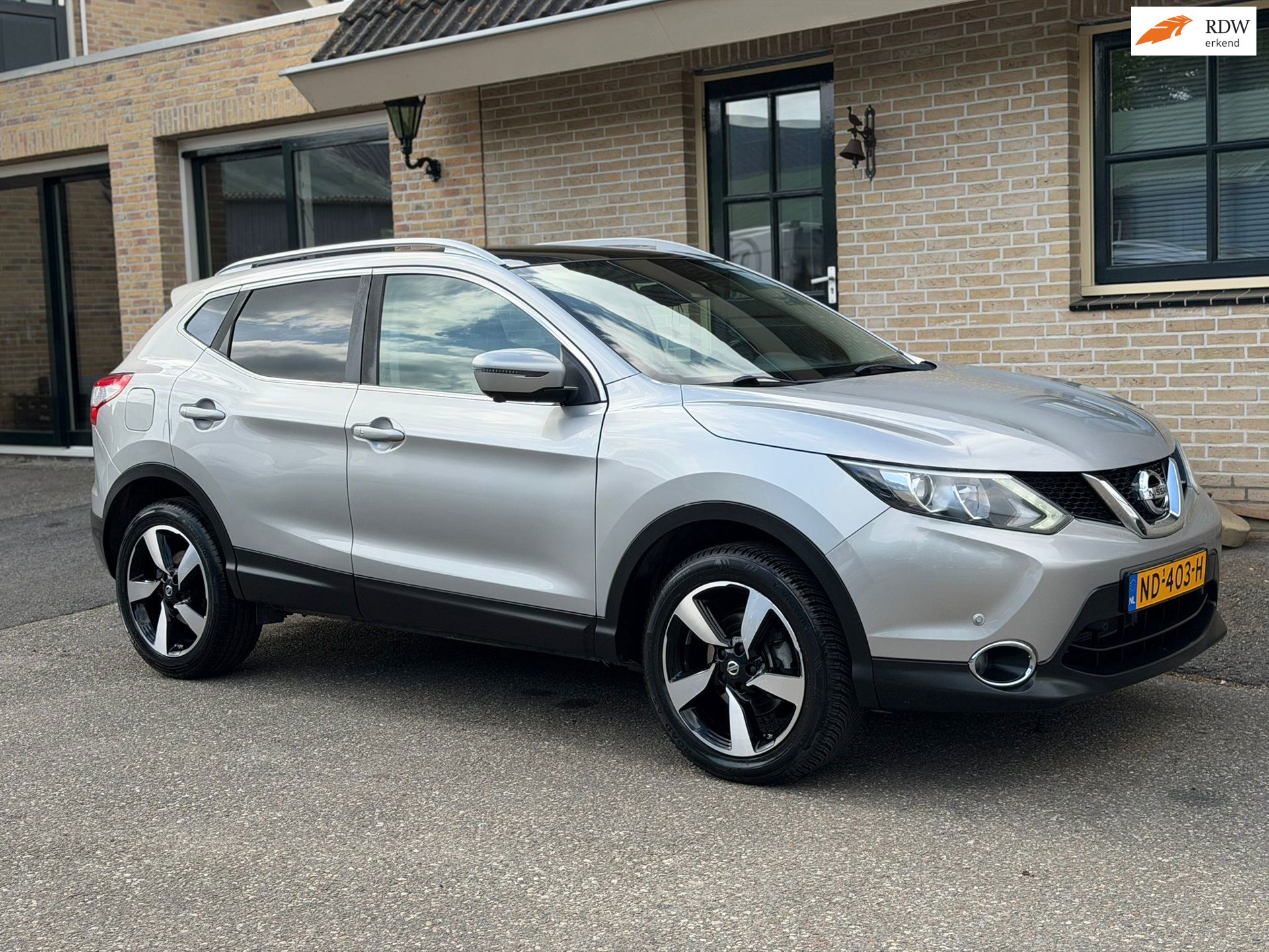 Nissan Qashqai 1.2 N-Connecta |PANO| ACC|NAVI| 360 CAMERA