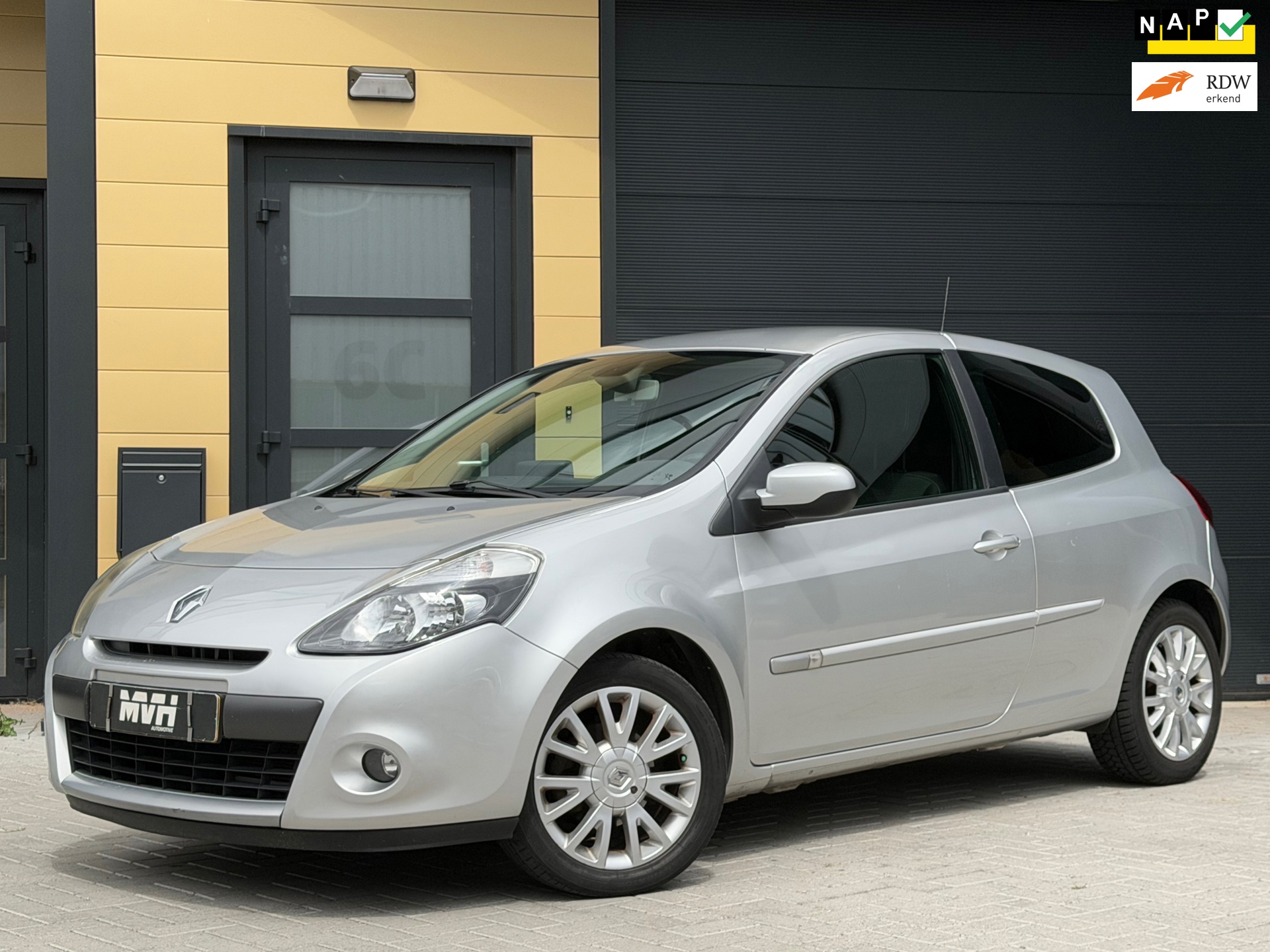 Renault Clio 1.2 Dynamique - Airco - Navi - Cruise Control - MF stuur - OrigNL - NAP