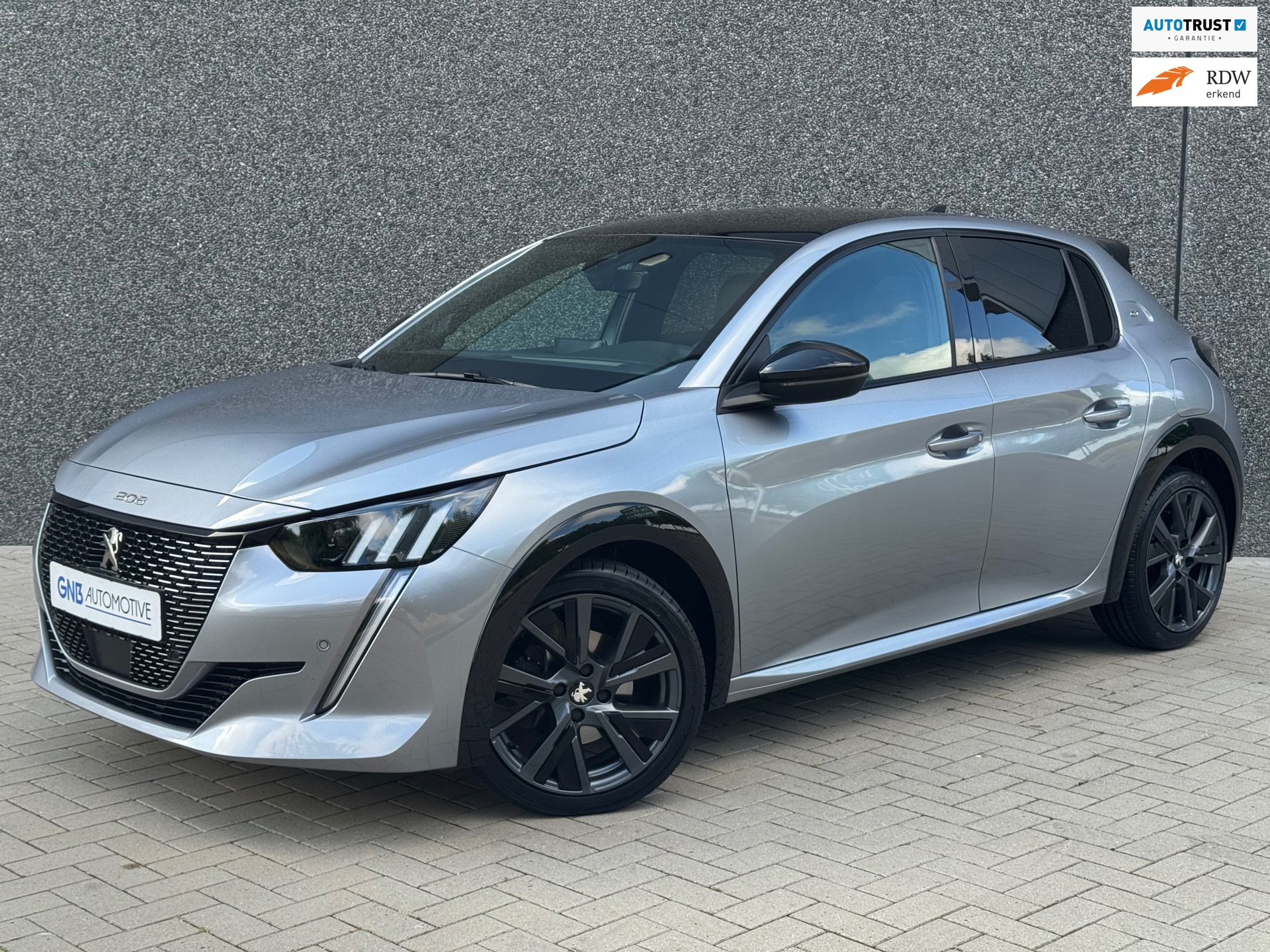 Peugeot 208 1.2 PureTech GT-line | Pano | Carplay | ACC | Rijstrook assistent | Rij hulp | Climate control | Camera | DAB | NAVI |