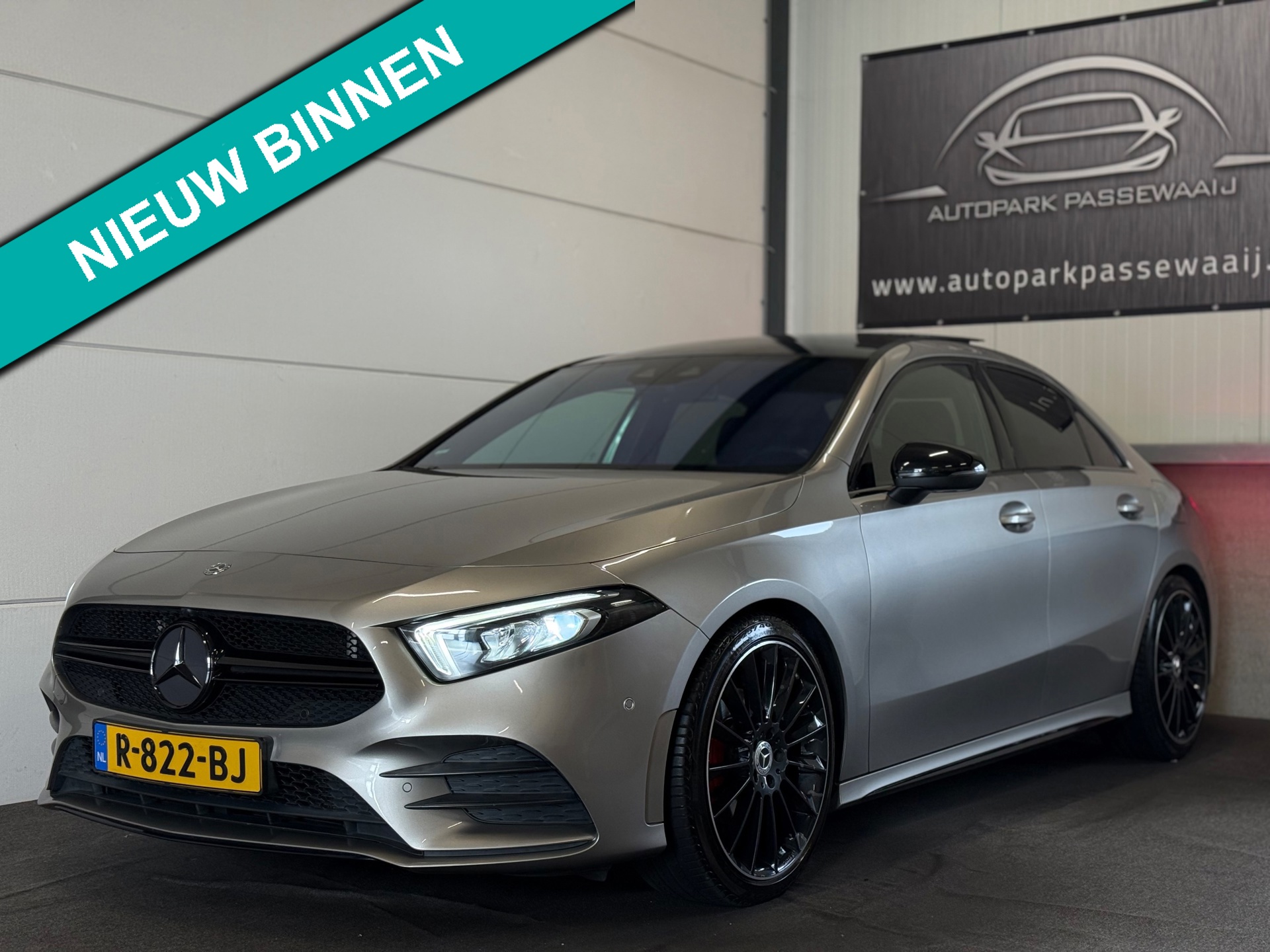 Mercedes-Benz A-klasse 200 AMG Pano, Cruise Control, Apple Carplay, Sfeerverlichting, Achteruitrijcamera, Elek Stoel, Airco
