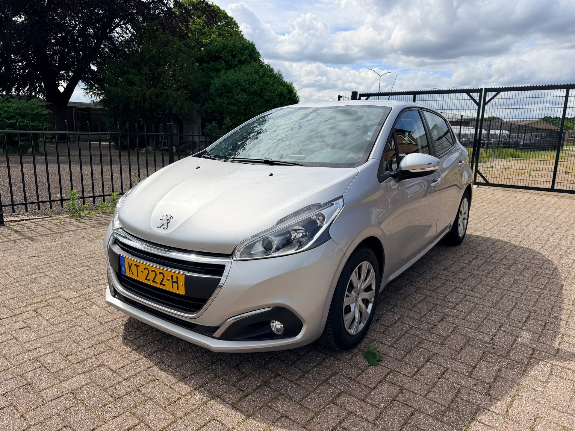 Peugeot 208 1.2 PureTech Blue Lion
