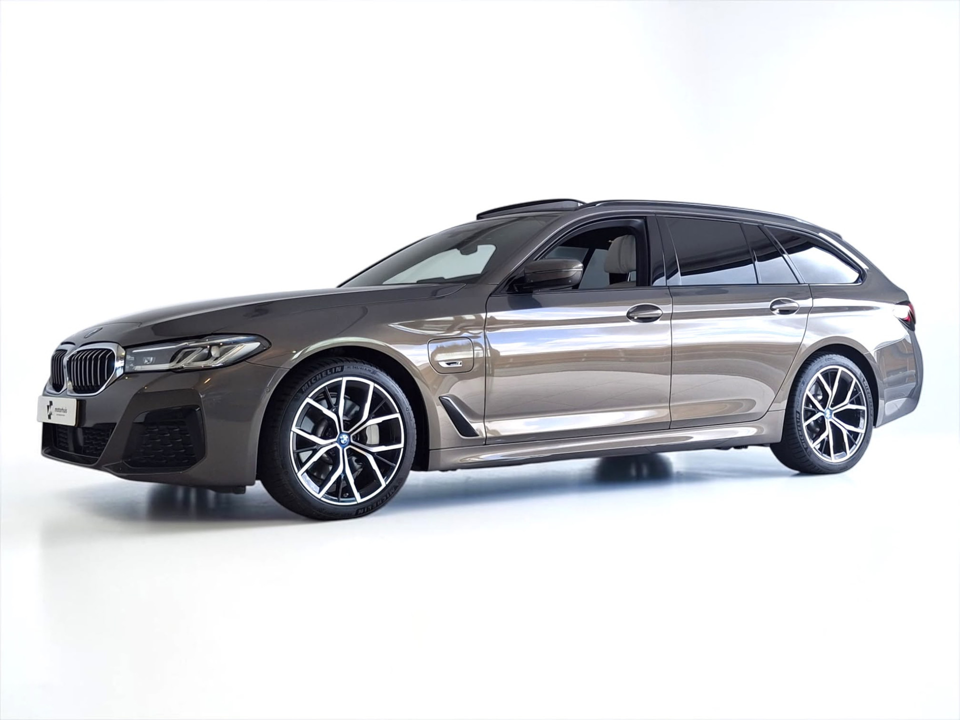 BMW 5 Serie Touring 530e Business Edition Plus M-Sport 290pk Automaat