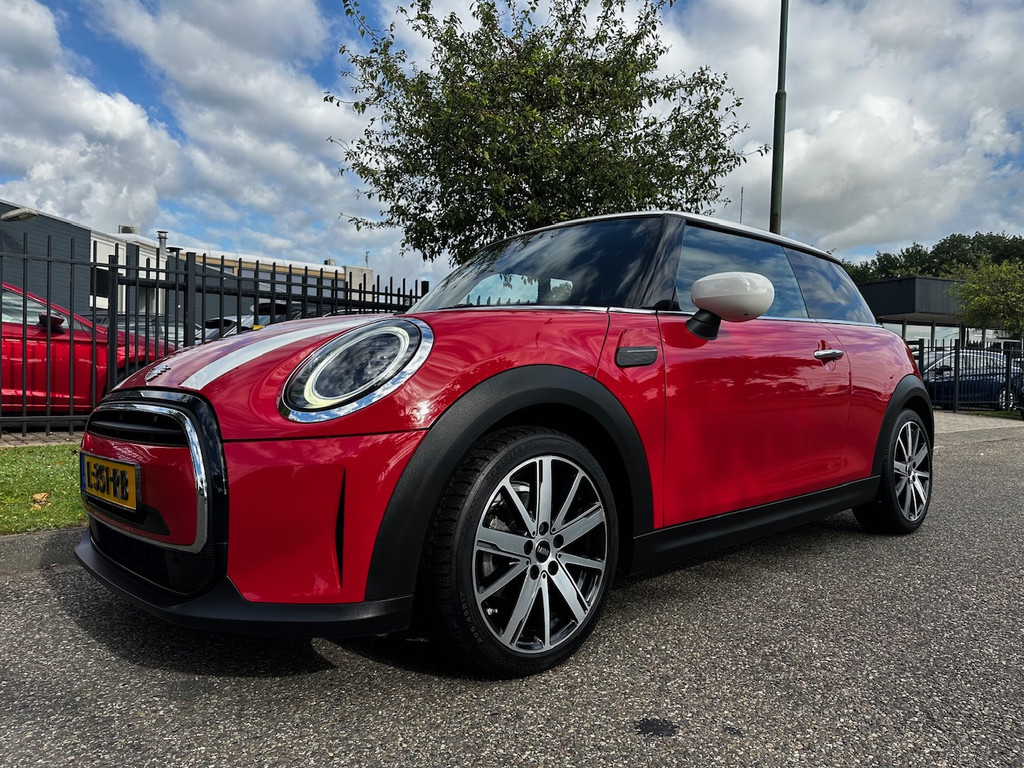 MINI Mini 3-Deurs (f56) 1.5 136pk Cooper Aut6 Classic Sportst. Driving ass. Clima Multi Media Groot Xenon Harman Kardon
