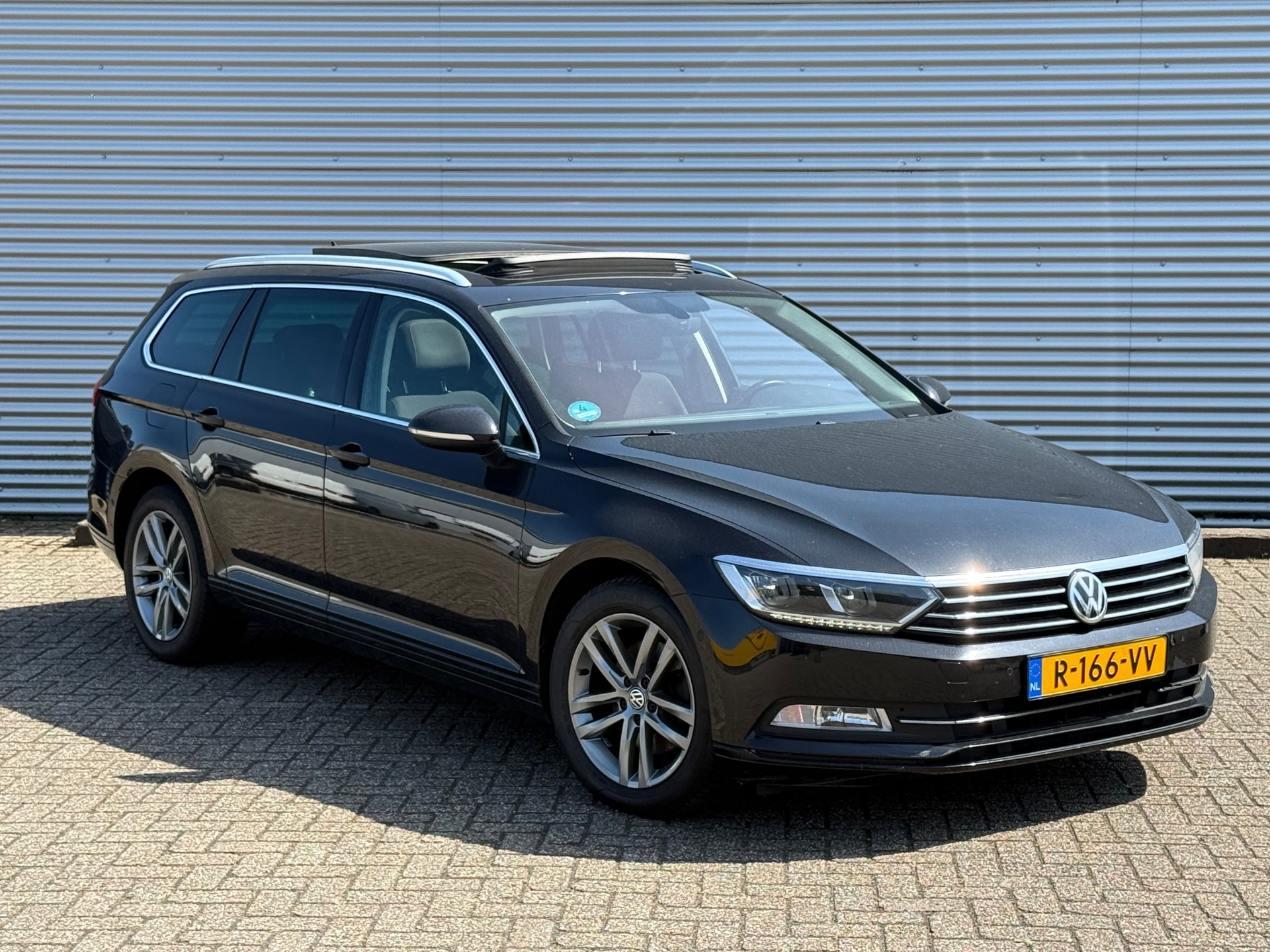 Volkswagen Passat Variant 1.4 TSI ACT Highline / Panorama / Navigatie / Xenon /MASSAGE / Inruil Mog.