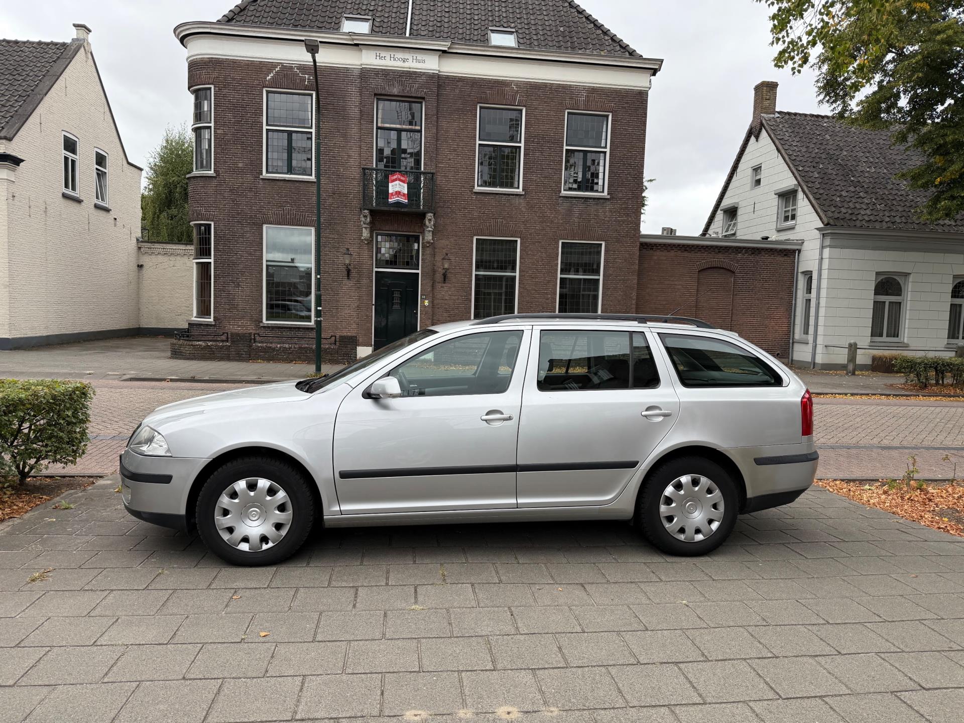 Skoda Octavia Combi 1.6 FSI Ambiente NIEUWE DISTRIBUTIE KETTING REEKS AIRCO CRUISE CONTROL