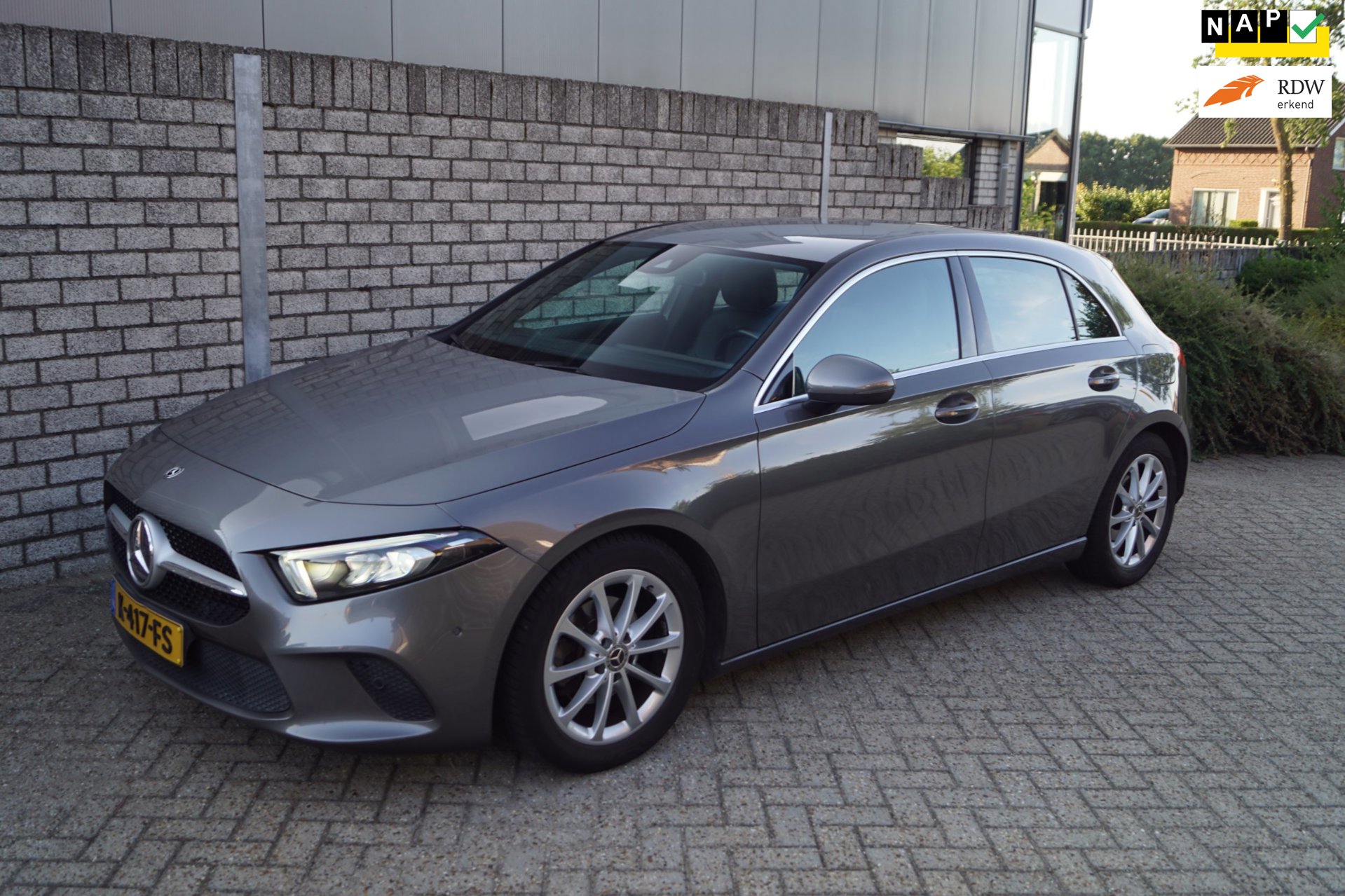 Mercedes-Benz A-klasse 180 Advantage Autom Half Leder Sportst Stoelverw Navi Camera Clima Apple Carplay Cruis 2x PDC LMV ENZ