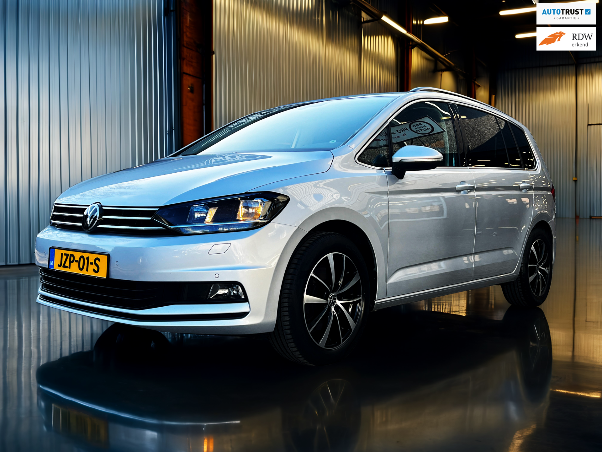 Volkswagen TOURAN 1.5 TSI Highline 7p Carplay__Clima_17''LMV
