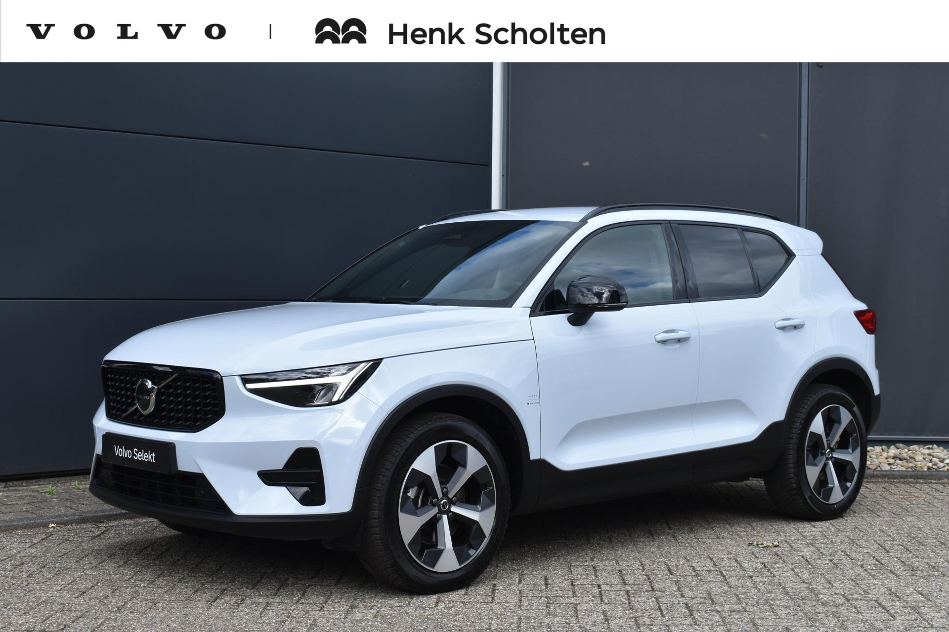Volvo XC40 B4 Plus Dark