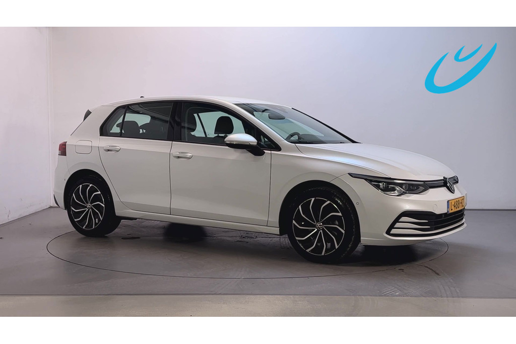 Volkswagen Golf 1.5 TSI Life Business Camera Sfeerverlichting DAB+ App-Connect Trekhaak