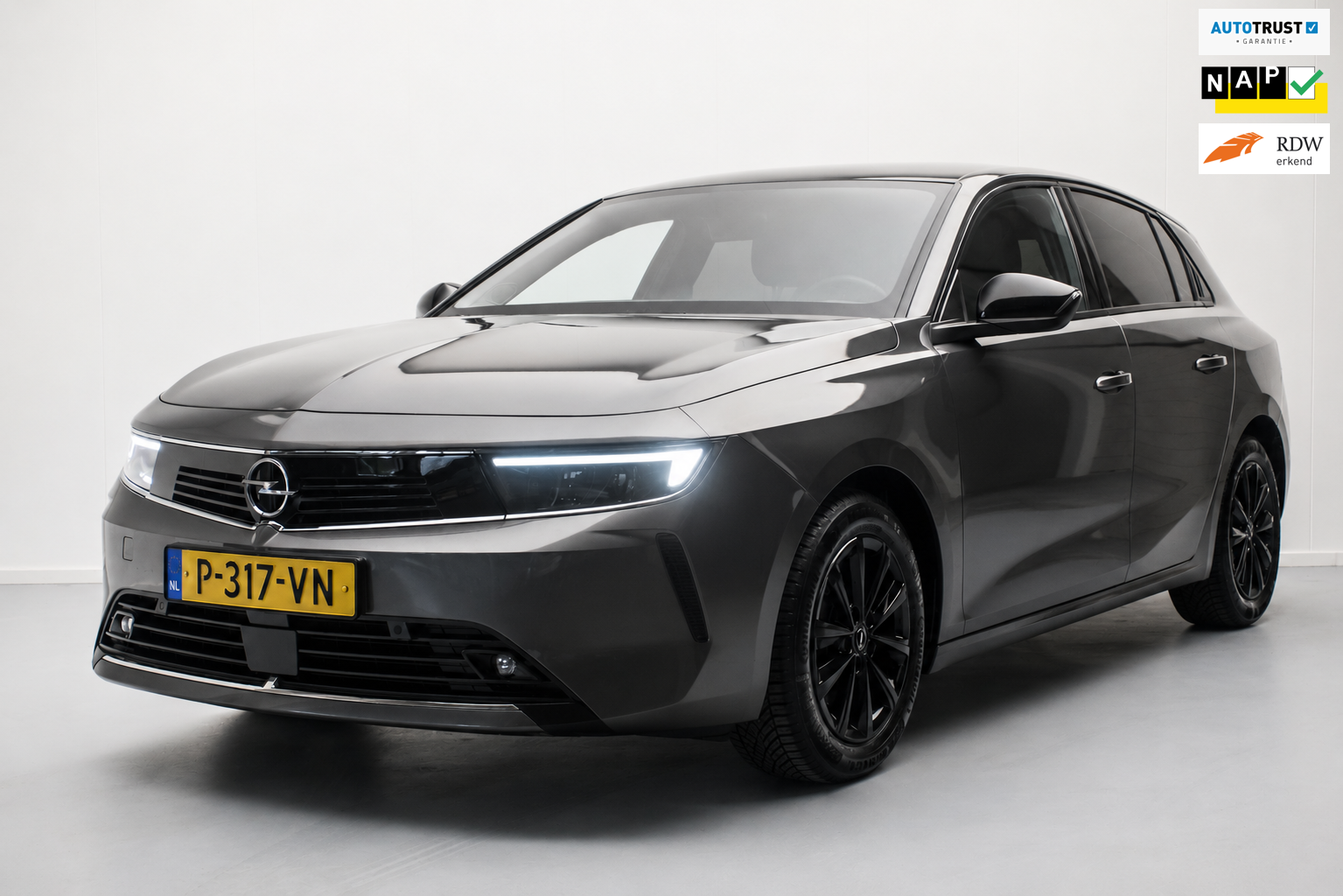 Opel Astra 1.2 Turbo Black Edition NL-auto [ Full LED Carplay 1e Eigenaar Keyless Start Digital Dashboard Parkeersensoren ]