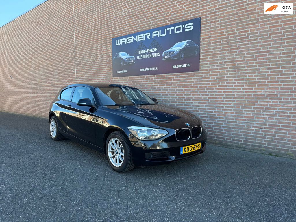 BMW 1-serie 114i EDE Business Keyless-start Airco PDC Stoelverwarming Sport-modus