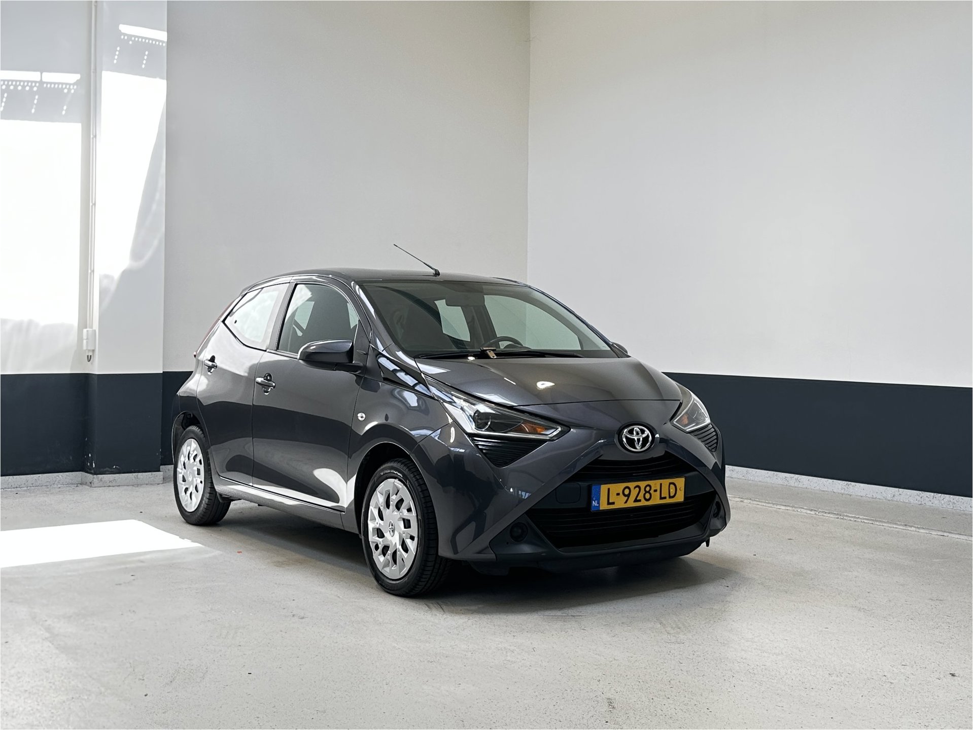 Toyota Aygo 1.0 VVT-i x-play | NL | 1 Eig | Apple Carplay/ Android auto| Navigatie | Camera|