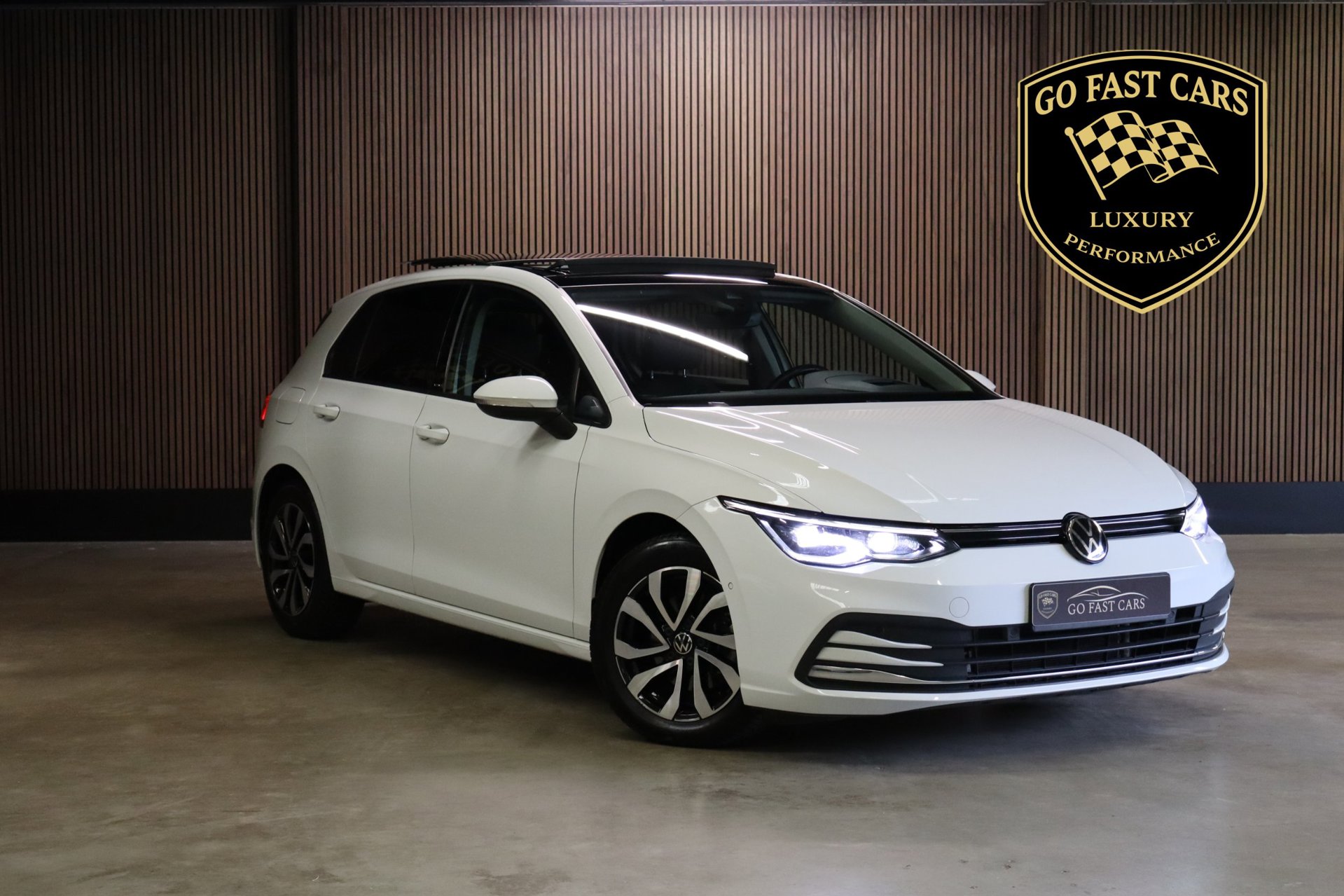 Volkswagen GOLF 2.0 TDI Active |Pano|IQ Light|Stoel verw.|360 cam|Apple carplay|2022|HeadUp|Keyless|Trekhaak|Adaptive Cruise|