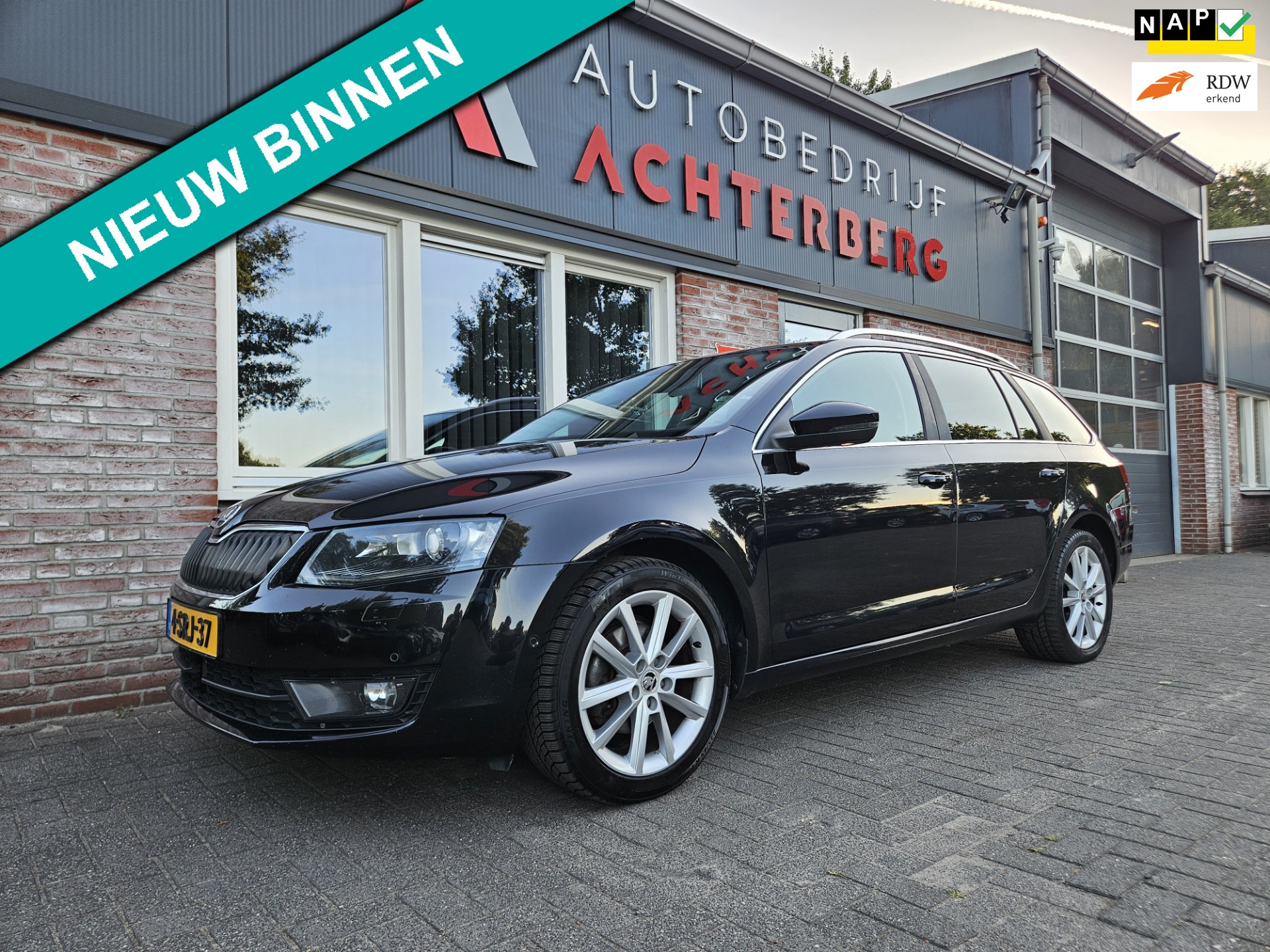 Skoda Octavia Combi 1.2 TSI Greentech Elegance Businessline Trekhaak! Navigatie! Airco/Clima! Xenon!