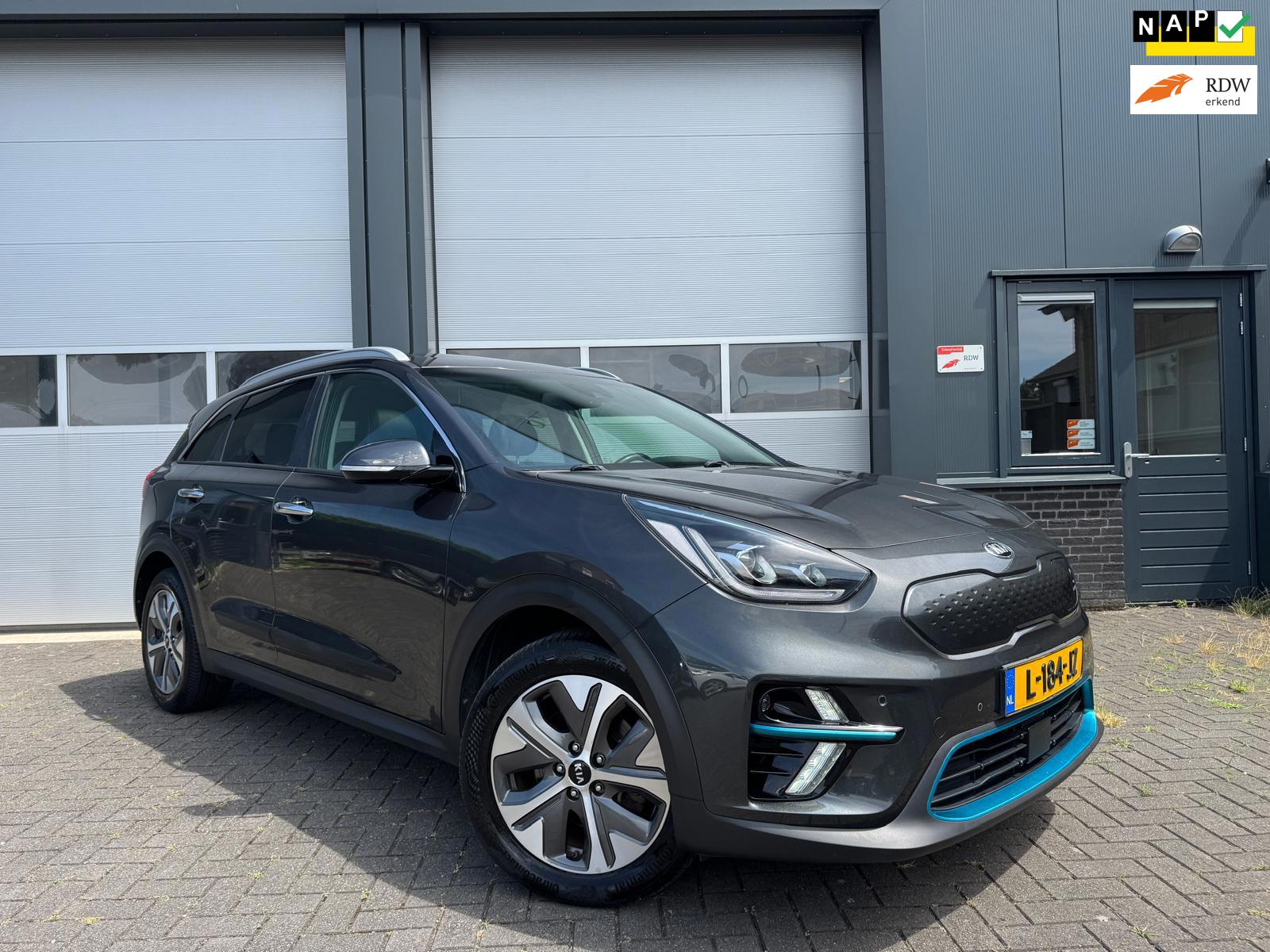 Kia E-Niro DynamicPlusLine 39 kWh 100% SoH [ Open dak | Stoel & stuur VW | Achteruitrijcamera | Carplay | ACC | Dealer OH]